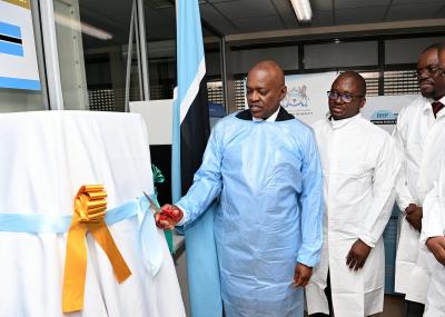 HE Dr Mokgweetsi Eric Keabatswe Masisi unveiling the Sequencing Machine