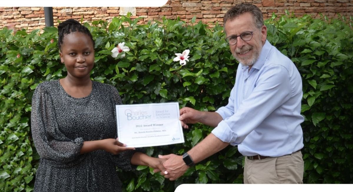 Bonolo Phinius receiving the the Charles Boucher Award