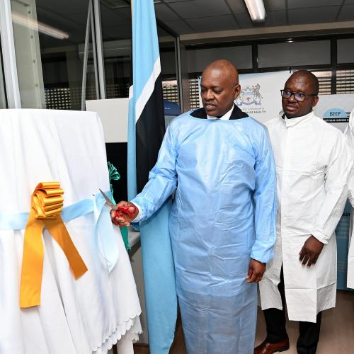 HE Dr Mokgweetsi Eric Keabatswe Masisi unveiling the Sequencing Machine